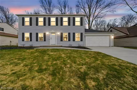 6977 Grace Dr, Olmsted Twp, OH 44138