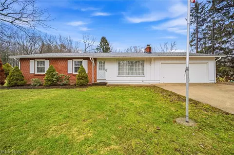 1930 E 52nd St, Ashtabula, OH 44004