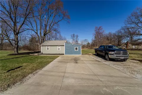 Exterior - 2745 Rockefeller Rd, Willoughby Hills, OH 44092 photo 9 of 12