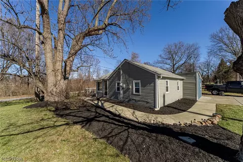Exterior - 2745 Rockefeller Rd, Willoughby Hills, OH 44092 photo 6 of 12