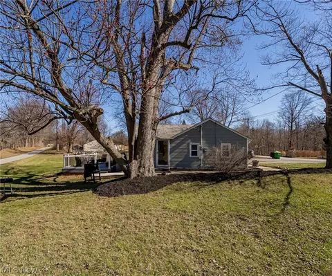 2745 Rockefeller Rd, Willoughby Hills, OH 44092