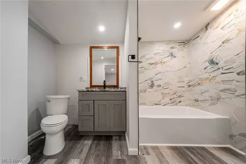 Bath - 2745 Rockefeller Rd, Willoughby Hills, OH 44092 photo 1 of 3