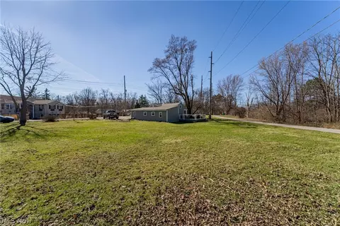 Exterior - 2745 Rockefeller Rd, Willoughby Hills, OH 44092 photo 12 of 12