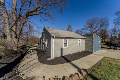 Exterior - 2745 Rockefeller Rd, Willoughby Hills, OH 44092 photo 7 of 12