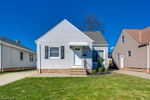 6406 Sunderland Dr, Parma, OH 44129