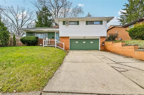 508 Clearbrook Dr, Akron, OH 44313