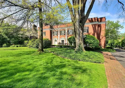 2710 Chesterton Rd, Shaker Heights, OH 44122
