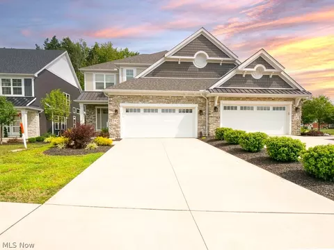 143 Town Centre Dr, Broadview Heights, OH 44147