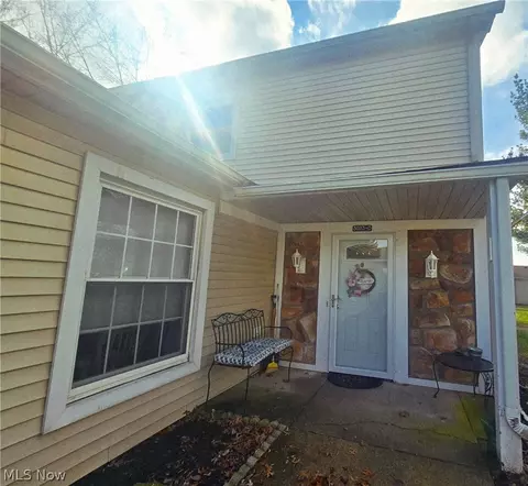3023 Ivy Hill Cir #D, Cortland, OH 44410