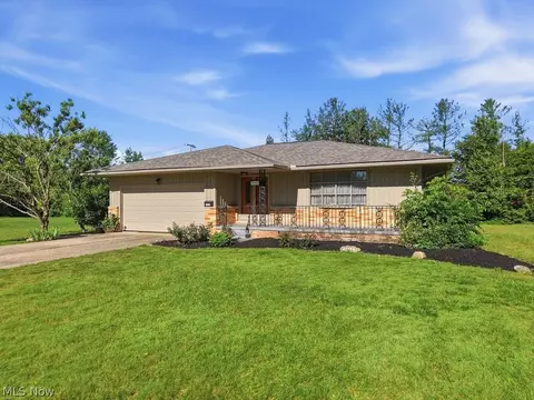 33305 W Sharondale Dr, Solon, OH 44139
