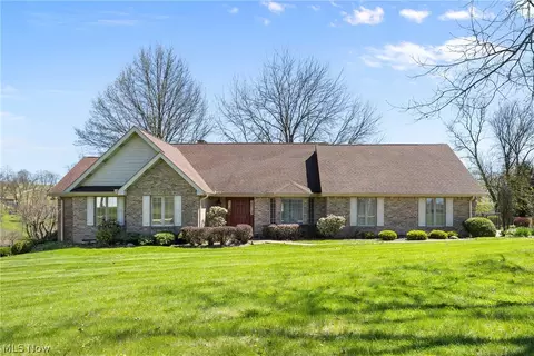 66985 Vista Dr, Saint Clairsville, OH 43950