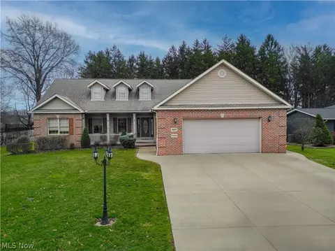 407 31st St SW, Barberton, OH 44203
