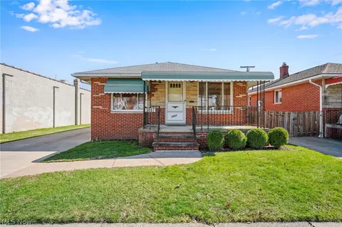 3097 W 159 St, Cleveland, OH 44111