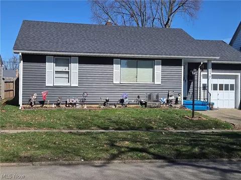 808 Kennilworth, Coshocton, OH 43812