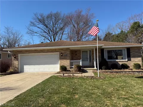 5860 N Crossview Rd, Seven Hills, OH 44131