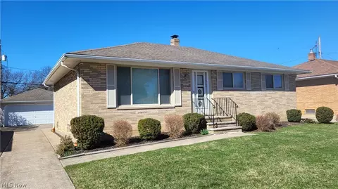 4736 Deborah Lynn Dr, Brooklyn, OH 44144