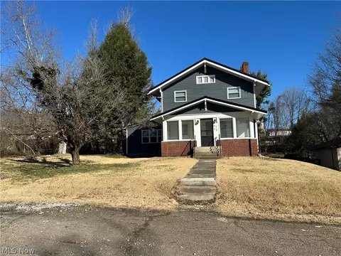 6123 Fairdale Dr, Cambridge, OH 43725