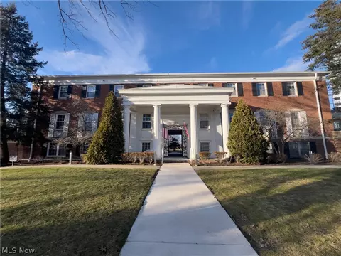 19901 Van Aken Blvd W #7, Shaker Heights, OH 44122