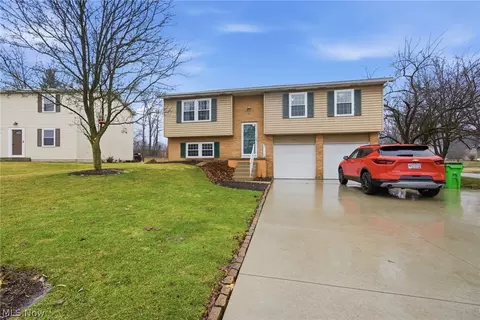 4534 Foresthill Rd, Stow, OH 44224