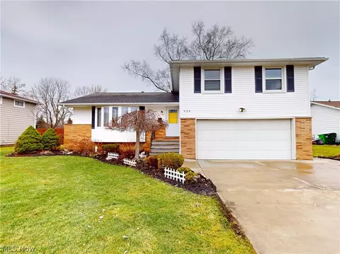 904 Rose Blvd, Highland Heights, OH 44143