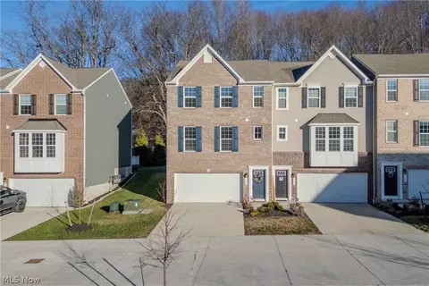 1129 Bean Ln, Akron, OH 44313