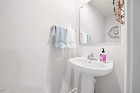 Bath - 218 Leather Leaf Dr, Elyria, OH 44035 photo 1 of 6