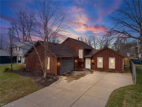110 Wilshire Ct, Elyria, OH 44035