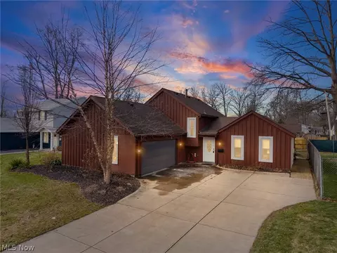 110 Wilshire Ct, Elyria, OH 44035