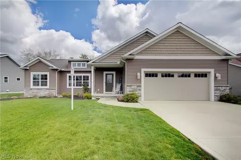2594 Carlton St NW, North Canton, OH 44720