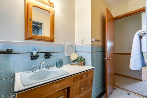 Bath - 3917 Crestwood St NW, Canton, OH 44708 photo 1 of 5
