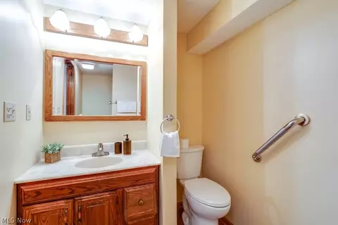 Bath - 3917 Crestwood St NW, Canton, OH 44708 photo 4 of 5
