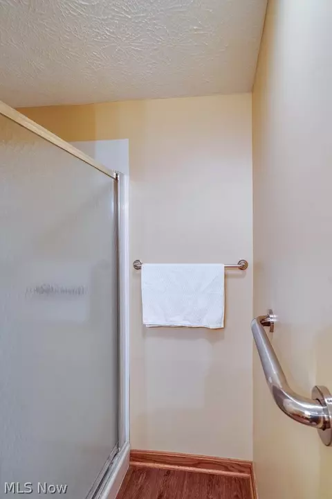 Bath - 3917 Crestwood St NW, Canton, OH 44708 photo 5 of 5