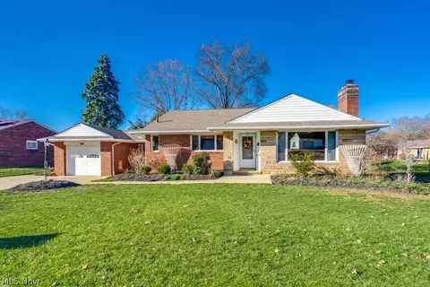3917 Crestwood St NW, Canton, OH 44708