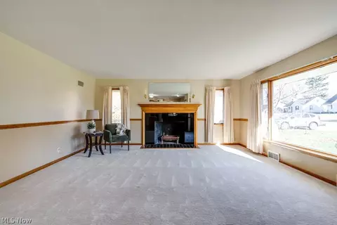 Living - 3917 Crestwood St NW, Canton, OH 44708 photo 2 of 4