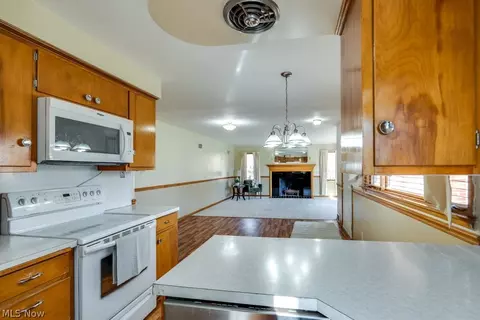 Kitchen - 3917 Crestwood St NW, Canton, OH 44708 photo 4 of 5