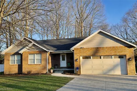 8524 Manchester Ave NW, Canal Fulton, OH 44614