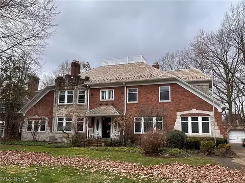 2268 Ardleigh Dr, Cleveland Heights, OH 44106