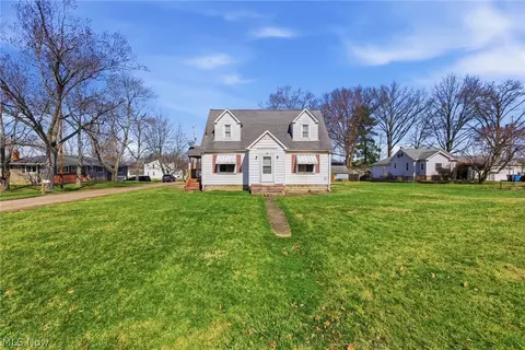 2847 Youngstown Ave, Mcdonald, OH 44437