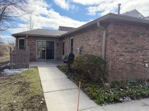2827 Shakespeare Ln, Avon, OH 44011