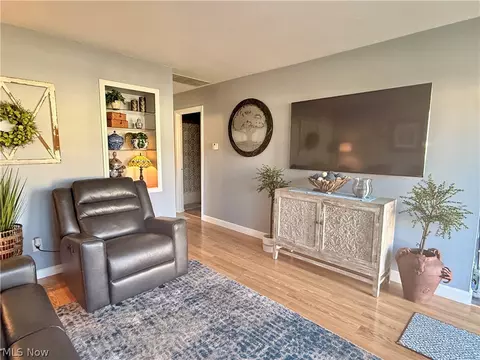 817 Boston Ave, Elyria, OH 44035 photo 12