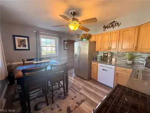 817 Boston Ave, Elyria, OH 44035 photo 3