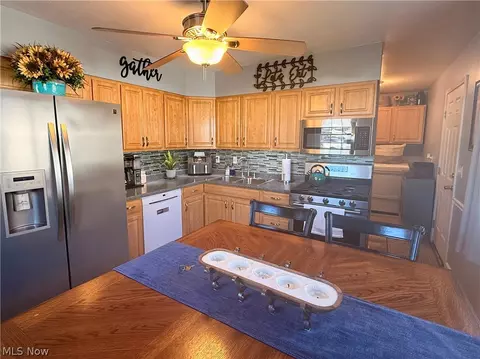 817 Boston Ave, Elyria, OH 44035 photo 4