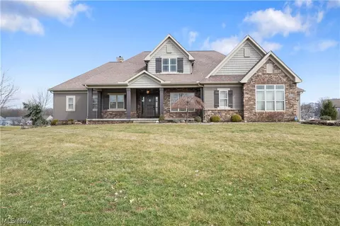 436 Heatherby Ln NE, Hartville, OH 44632