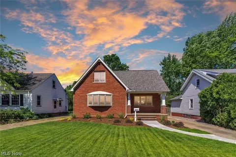 4052 W 219th St, Fairview Park, OH 44126