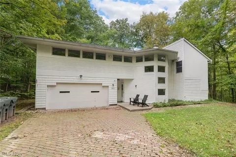 3812 Ellendale Rd, Moreland Hills, OH 44022