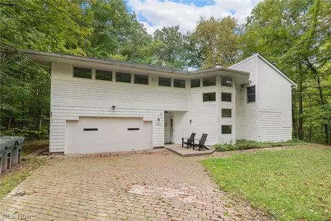 3812 Ellendale Rd, Moreland Hills, OH 44022