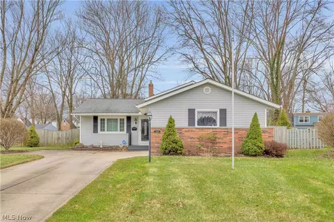 4430 Bentley Dr, North Olmsted, OH 44070