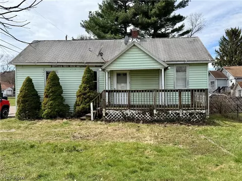 1304 Lakeshore Blvd, Akron, OH 44301