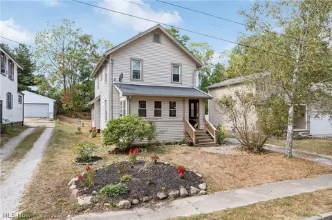 38 Walnut Ct, Mogadore, OH 44260