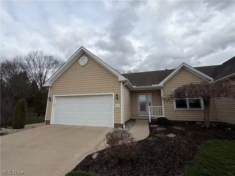 957 Edgewater Cir, Kent, OH 44240